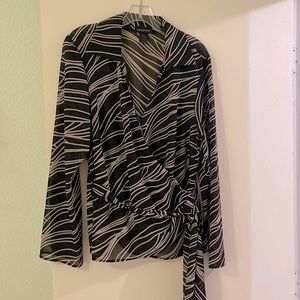 Black and tan print wrap top- size 14/16